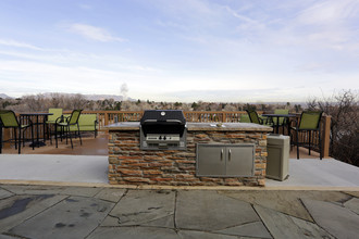 Bonterra Lakeside Apartments in Colorado Springs, CO - Foto de edificio - Building Photo