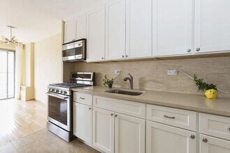 501 Surf Ave in Brooklyn, NY - Building Photo - Building Photo