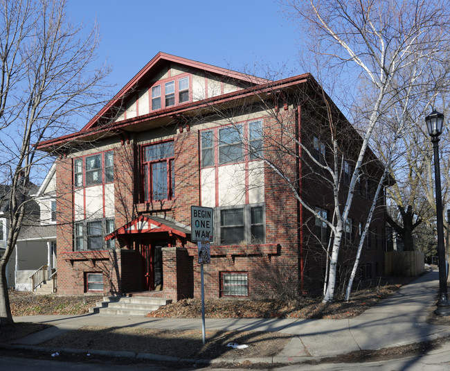 2000 Grand Ave S in Minneapolis, MN - Foto de edificio - Building Photo