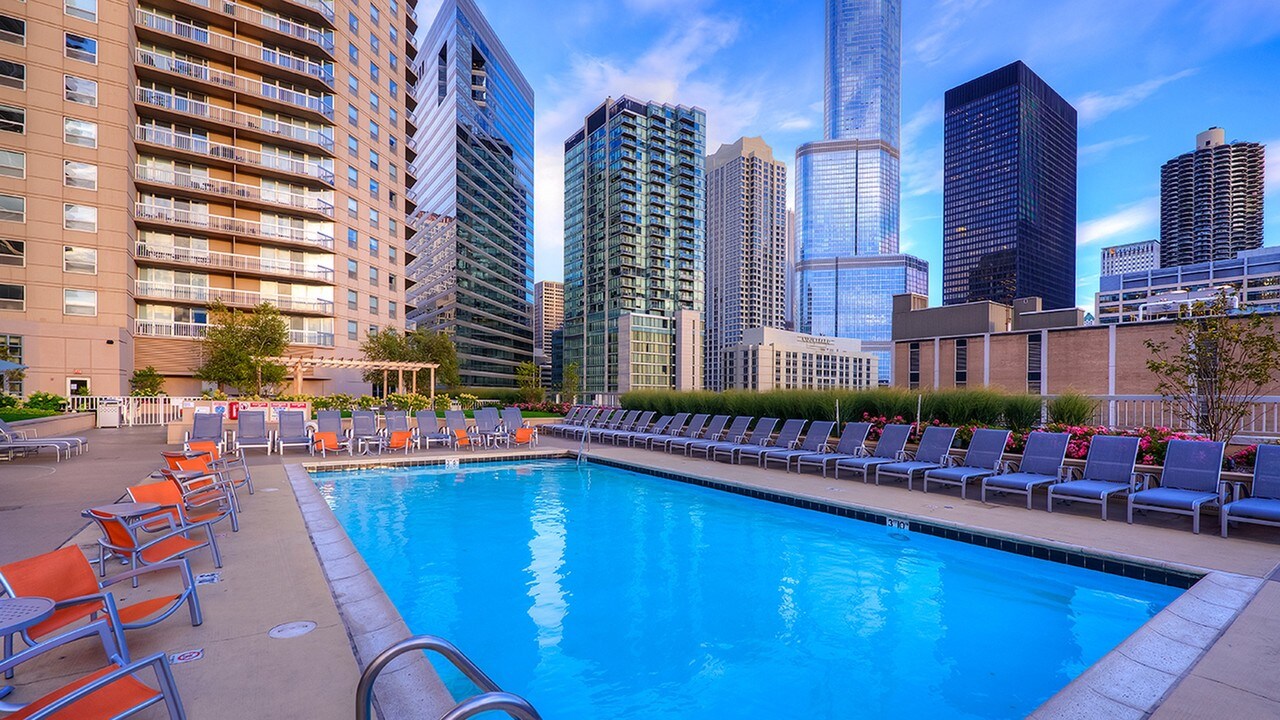 542 N State St in Chicago, IL - Building Photo