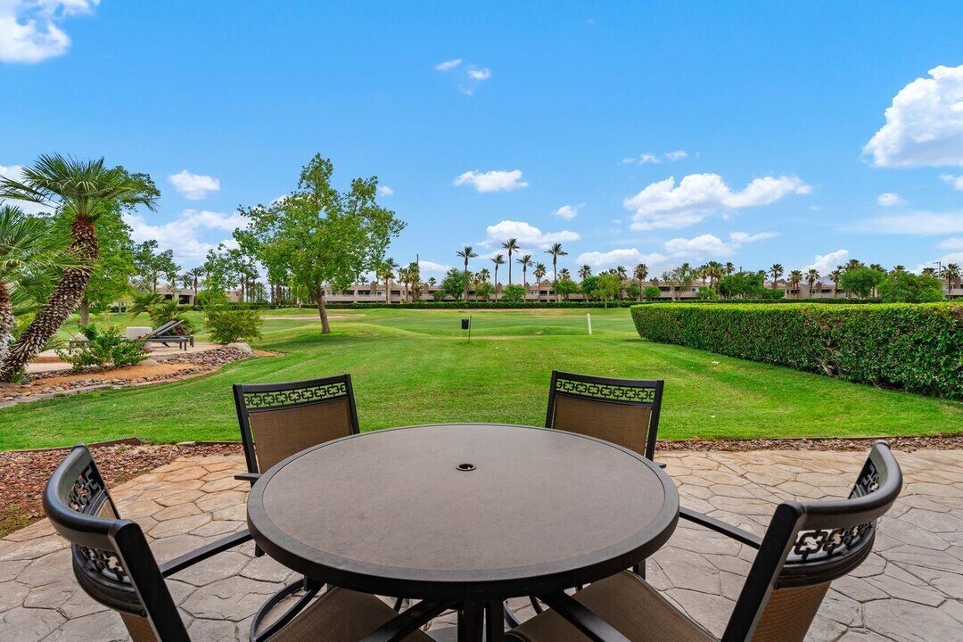 20 Pebble Beach Dr in Rancho Mirage, CA - Building Photo