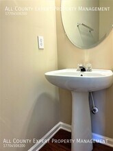 520 Lazy River Ln in Woodstock, GA - Building Photo - Building Photo