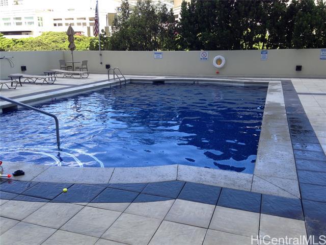 1717 Ala Wai Blvd in Honolulu, HI - Building Photo - Building Photo