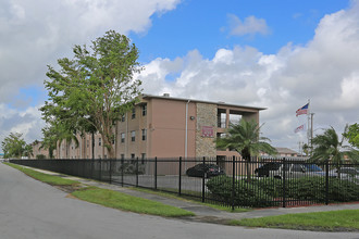 Milton Manor in Homestead, FL - Building Photo - Building Photo