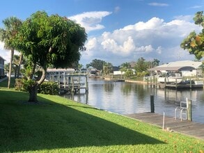 4529 SE 6th Pl, Unit South in Cape Coral, FL - Foto de edificio - Building Photo
