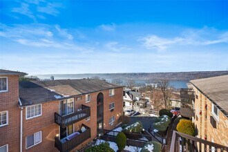 351 N Broadway in Yonkers, NY - Building Photo - Building Photo