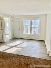 6 W Central Ave, Unit D in Wareham, MA - Foto de edificio - Building Photo