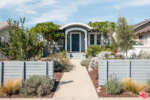 2955 8th Ave in Los Angeles, CA - Building Photo