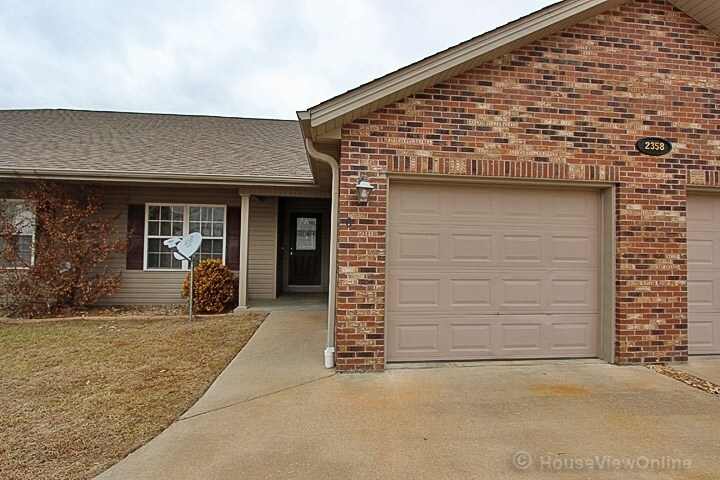 2358 Garrett Ln in Jackson, MO - Building Photo