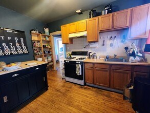 2218 N St Louis Ave in Chicago, IL - Building Photo - Building Photo