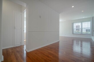 948 S Mansfield Ave in Los Angeles, CA - Foto de edificio - Building Photo