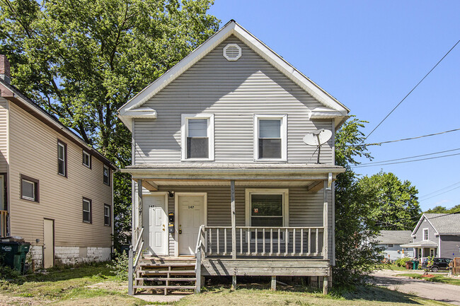 147 Isbell St, Unit 147 Isbell Lower in Lansing, MI - Building Photo - Building Photo