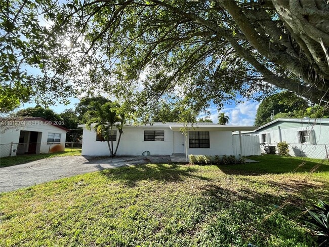 2031 NW 30th Ave in Fort Lauderdale, FL - Building Photo - Building Photo