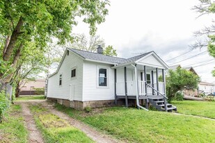 1226 Shakespeare Ave in Kalamazoo, MI - Building Photo