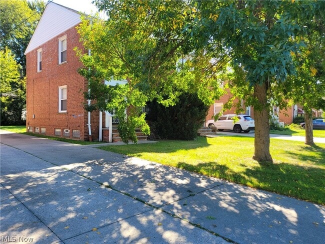 255 E 250th St in Euclid, OH - Building Photo - Building Photo