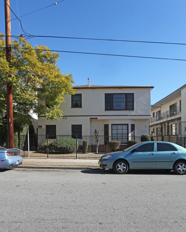 1244 N New Hampshire Ave in Los Angeles, CA - Foto de edificio - Building Photo