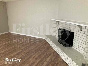 1005 Loving Trail in Grand Prairie, TX - Building Photo - Building Photo