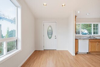 6830 SE 50th Ave in Portland, OR - Building Photo - Building Photo