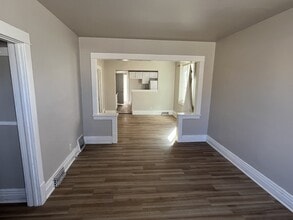 434 Harbison Ave W in Winnipeg, MB - Building Photo - Building Photo