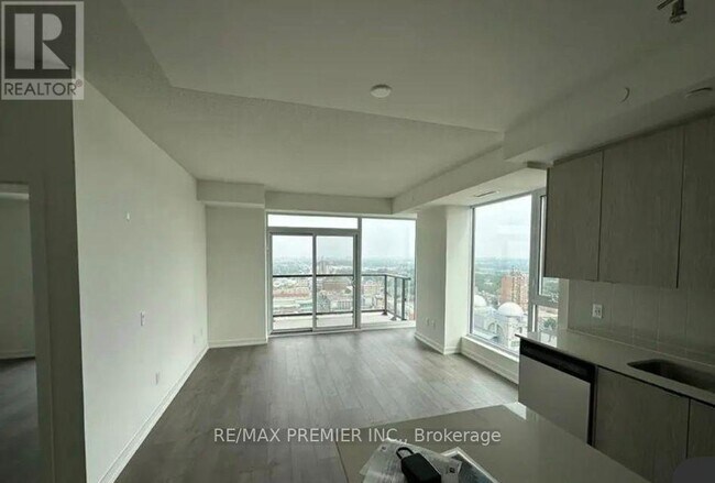 55 Duke St W in Kitchener, ON - Building Photo - Building Photo