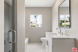 543 N La Jolla Ave in Los Angeles, CA - Building Photo - Building Photo