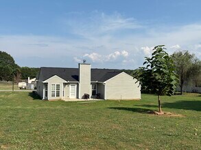 1040 Tia Dr in Bethlehem, GA - Building Photo - Building Photo