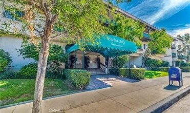 5460 White Oak Ave in Los Angeles, CA - Foto de edificio - Building Photo