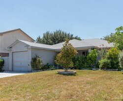 19 Roundup Cir in Edinburg, TX - Building Photo