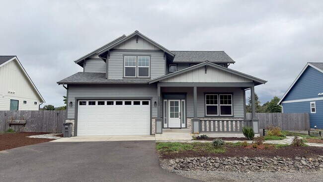 35680 Bella Rdg Lp in Astoria, OR - Building Photo - Building Photo