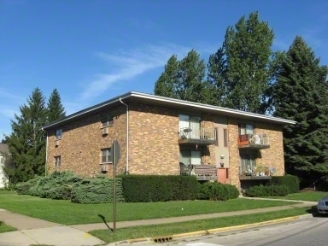 County Apartments in Waukegan, IL - Building Photo