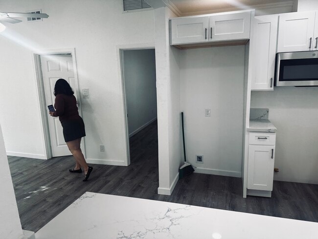 4422 W 164th St, Unit 4422 1/2 in Lawndale, CA - Building Photo - Building Photo