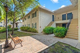 8609 SW 68th Ct, Unit 3 in Pinecrest, FL - Building Photo - Building Photo