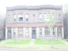 2110-2112 W 3rd St in Duluth, MN - Building Photo