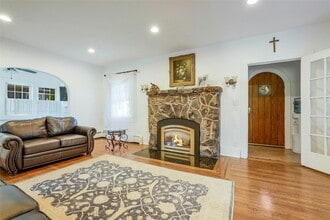 65 Larch Ave in Floral Park, NY - Building Photo - Building Photo