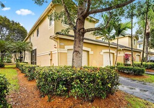 2167 Hacienda Terrace in Weston, FL - Foto de edificio - Building Photo