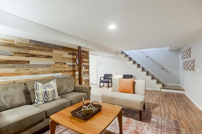 property at 407 SW Stratford Rd