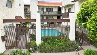 Woodman Apartments in Van Nuys, CA - Building Photo