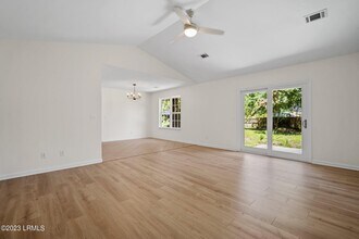 7 Grandiflora Ln in Beaufort, SC - Building Photo - Building Photo