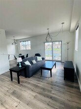 10800 NW 88th Terrace in Doral, FL - Building Photo - Building Photo