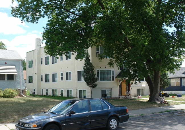 3935 4th Ave S in Minneapolis, MN - Foto de edificio - Building Photo