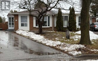 17 Brisbourne Grove in Toronto, ON - Building Photo