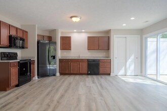 415 Twisted Oak Dr NW in Christiansburg, VA - Building Photo - Building Photo