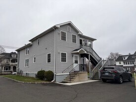 3 Cottage St, Unit 2nd floor in Danbury, CT - Building Photo
