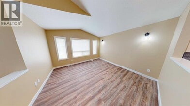 7418 A-7114 114 St in Grande Prairie, AB - Building Photo - Building Photo