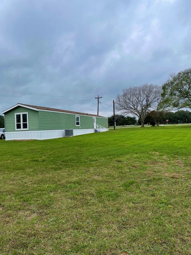 6085 Adams Flat Rd in Brookshire, TX - Building Photo - Building Photo