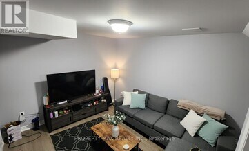 85 Carrera Blvd in Toronto, ON - Building Photo - Building Photo