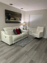 434 Tamiami Blvd in Miami, FL - Building Photo - Building Photo