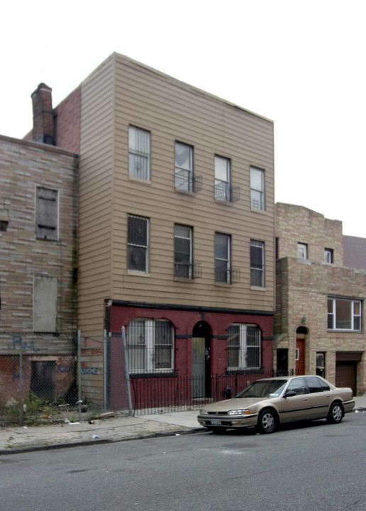 116 Jefferson St in Brooklyn, NY - Building Photo