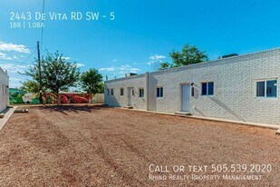 2443 De Vita Rd SW in Albuquerque, NM - Building Photo