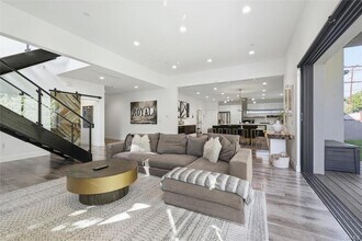 5487 Blanco Way in Culver City, CA - Building Photo - Building Photo